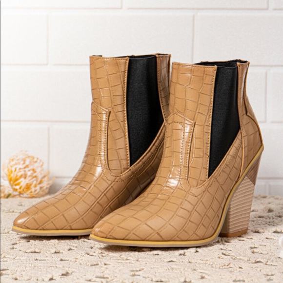 Faux alligator skin boots - Picture 2 of 3